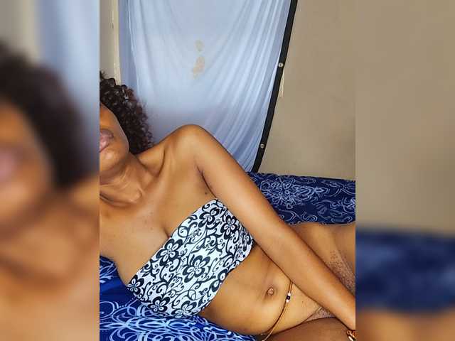 Charish live cam on BongaCams