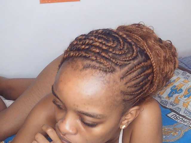 Charish live cam on BongaCams