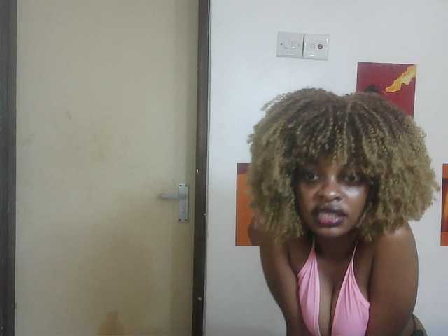 Charish live cam on BongaCams