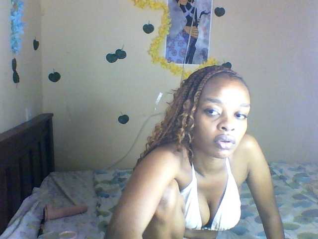 Charish live cam on BongaCams