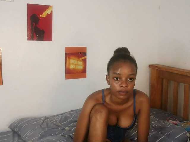 Charish live cam on BongaCams