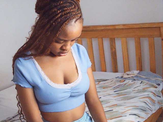 Charish live cam on BongaCams