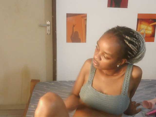Charish live cam on BongaCams