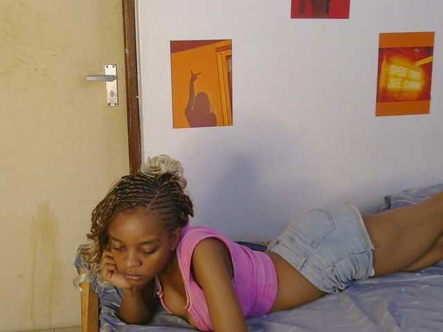 Charish live cam on BongaCams