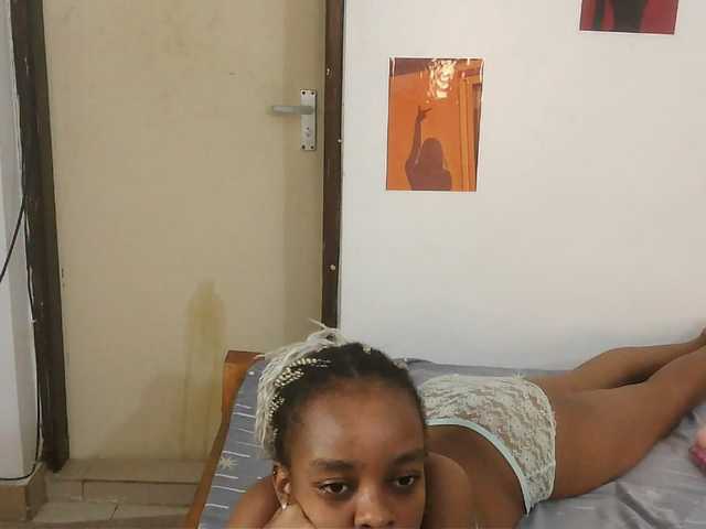 Charish live cam on BongaCams