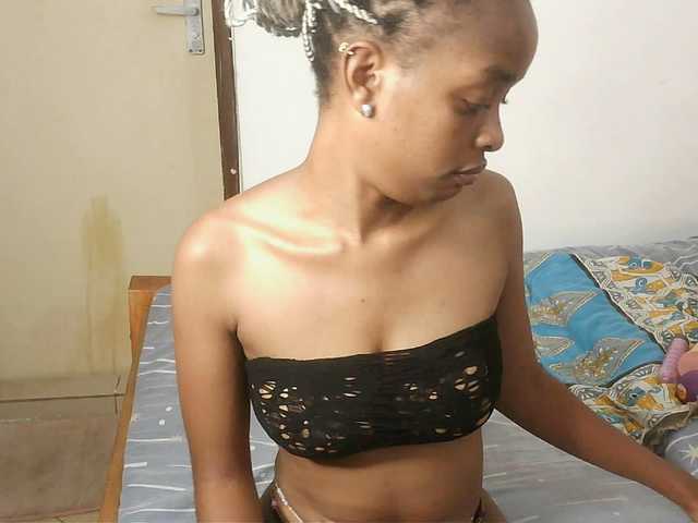 Charish live cam on BongaCams