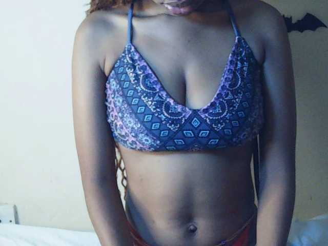 Charish live cam on BongaCams