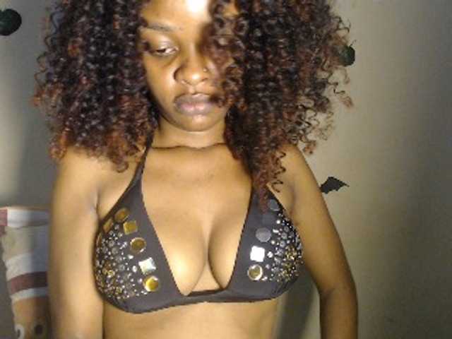 Charish live cam on BongaCams