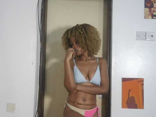 Charish live cam on BongaCams