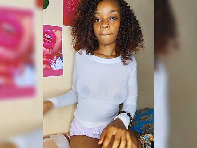 Charish live cam on BongaCams
