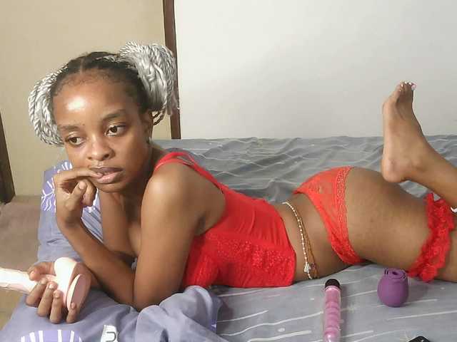 Charish live cam on BongaCams