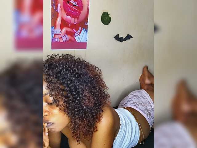 Charish live cam on BongaCams