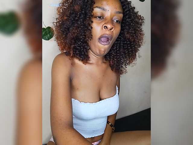 Charish live cam on BongaCams