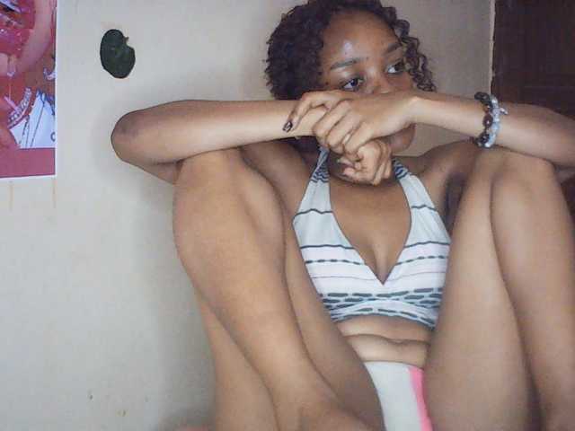 Charish live cam on BongaCams