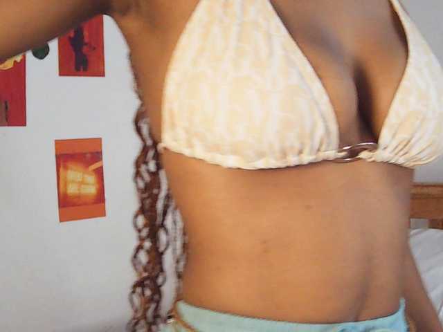 Charish live cam on BongaCams