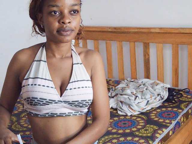 Charish live cam on BongaCams