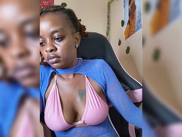 Charish live cam on BongaCams