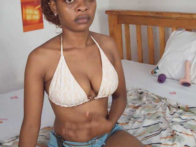 Charish live cam on BongaCams