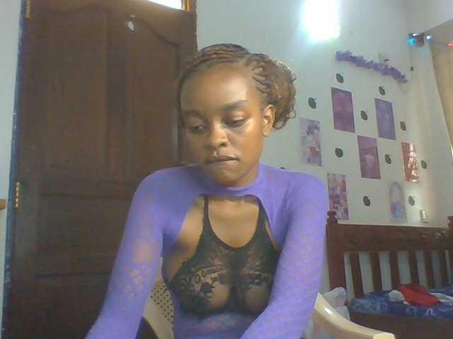 Charish live cam on BongaCams