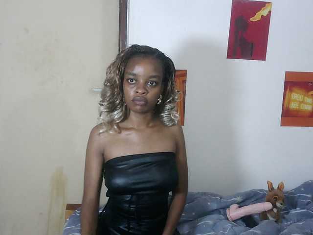 Charish live cam on BongaCams