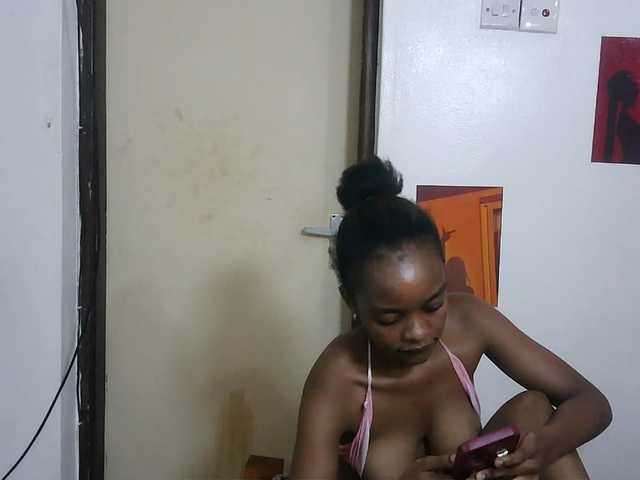 Charish live cam on BongaCams