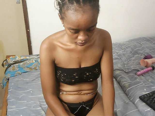 Charish live cam on BongaCams