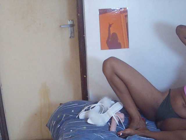 Charish live cam on BongaCams