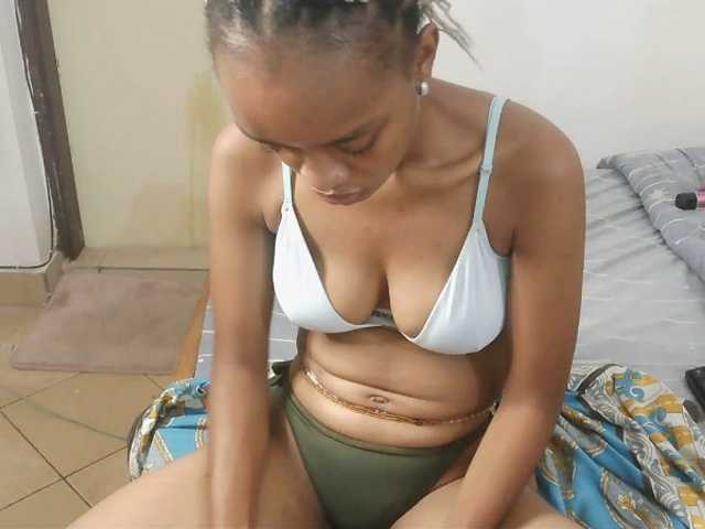 Charish live cam on BongaCams