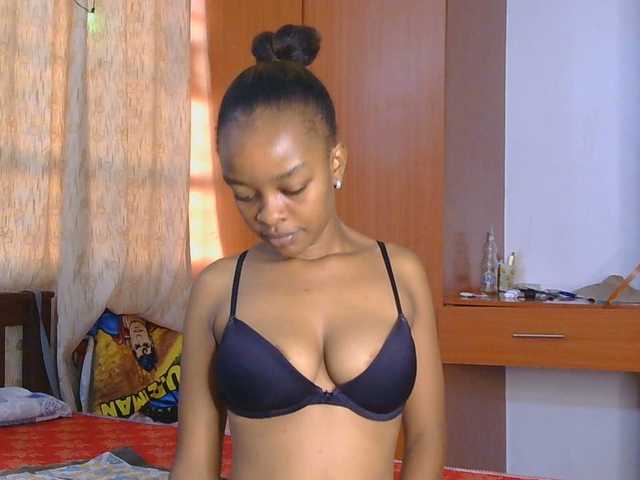 Charish live cam on BongaCams