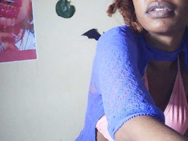 Charish live cam on BongaCams