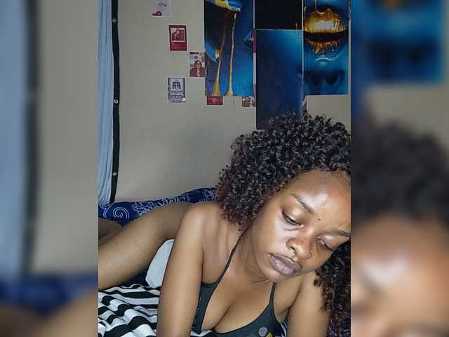 Charish live cam on BongaCams