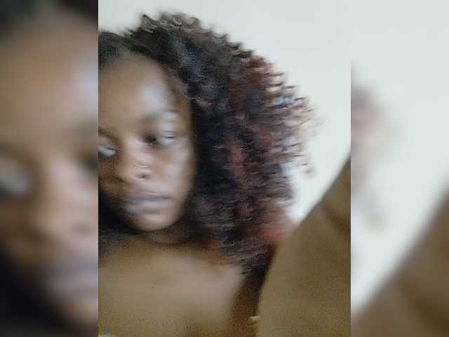 Charish live cam on BongaCams