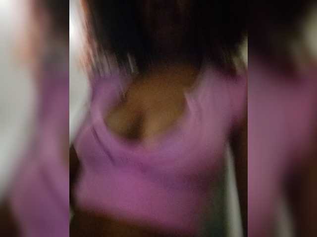 Charish live cam on BongaCams