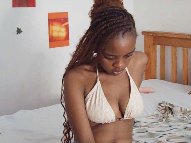 Charish live cam on BongaCams