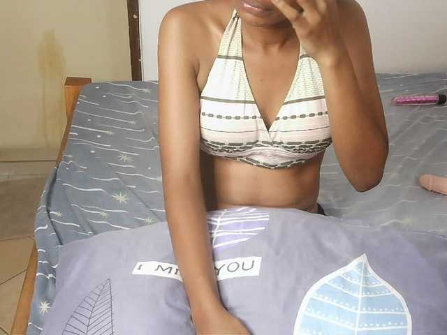 Charish live cam on BongaCams