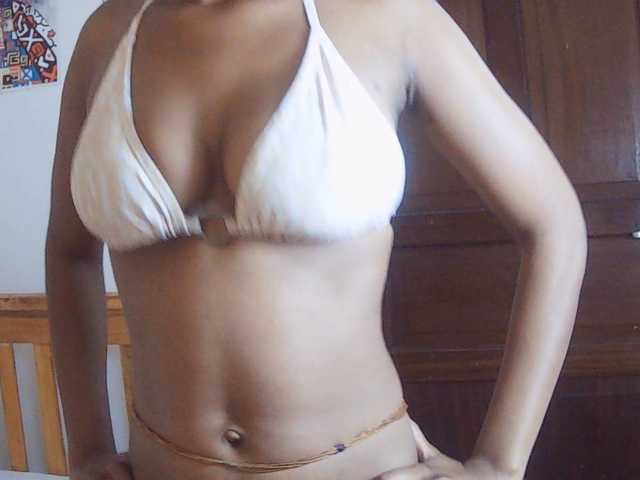 Charish live cam on BongaCams
