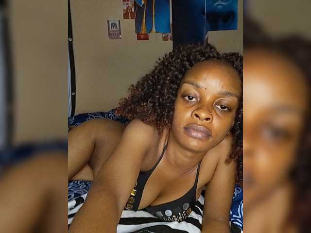 Charish live cam on BongaCams