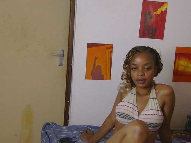 Charish live cam on BongaCams