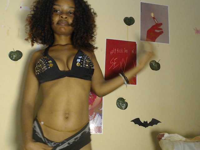 Charish live cam on BongaCams