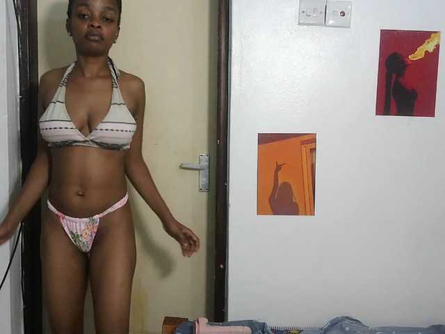 Charish live cam on BongaCams