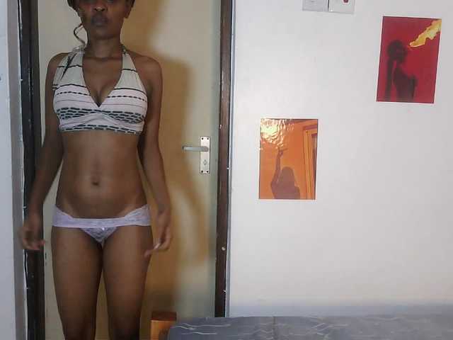 Charish live cam on BongaCams