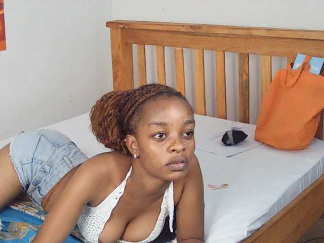 Charish live cam on BongaCams