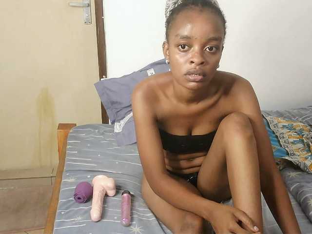 Charish live cam on BongaCams