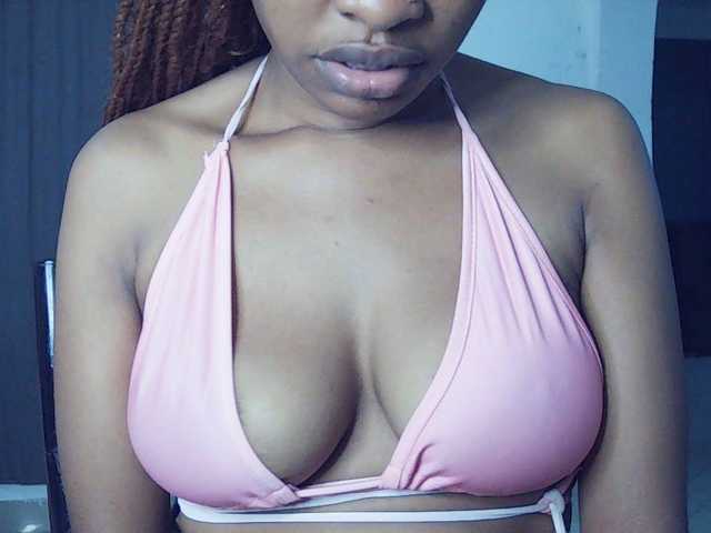 Charish live cam on BongaCams