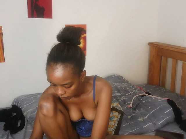 Charish live cam on BongaCams