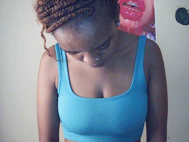 Charish live cam on BongaCams