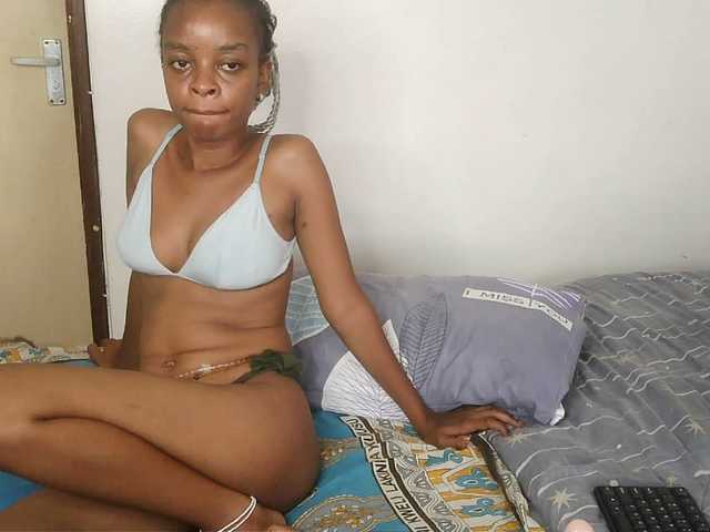 Charish live cam on BongaCams