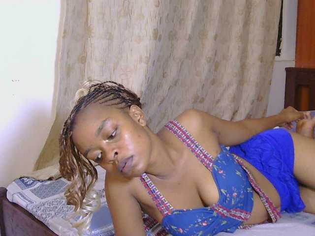 Charish live cam on BongaCams