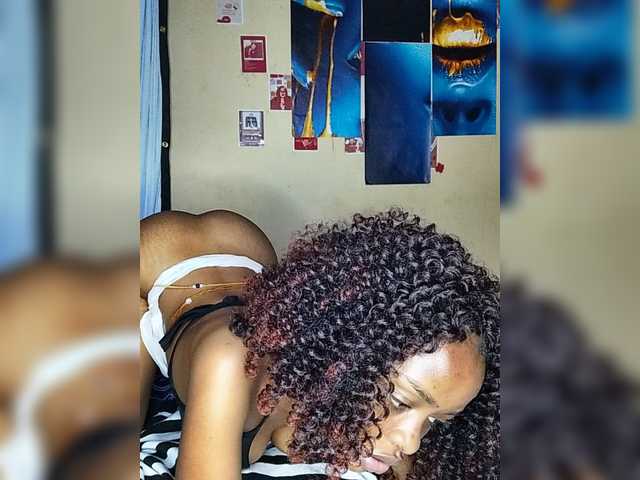Charish live cam on BongaCams