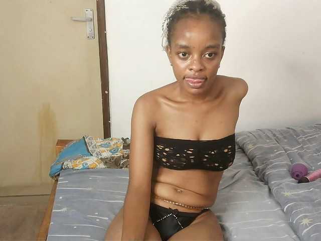 Charish live cam on BongaCams